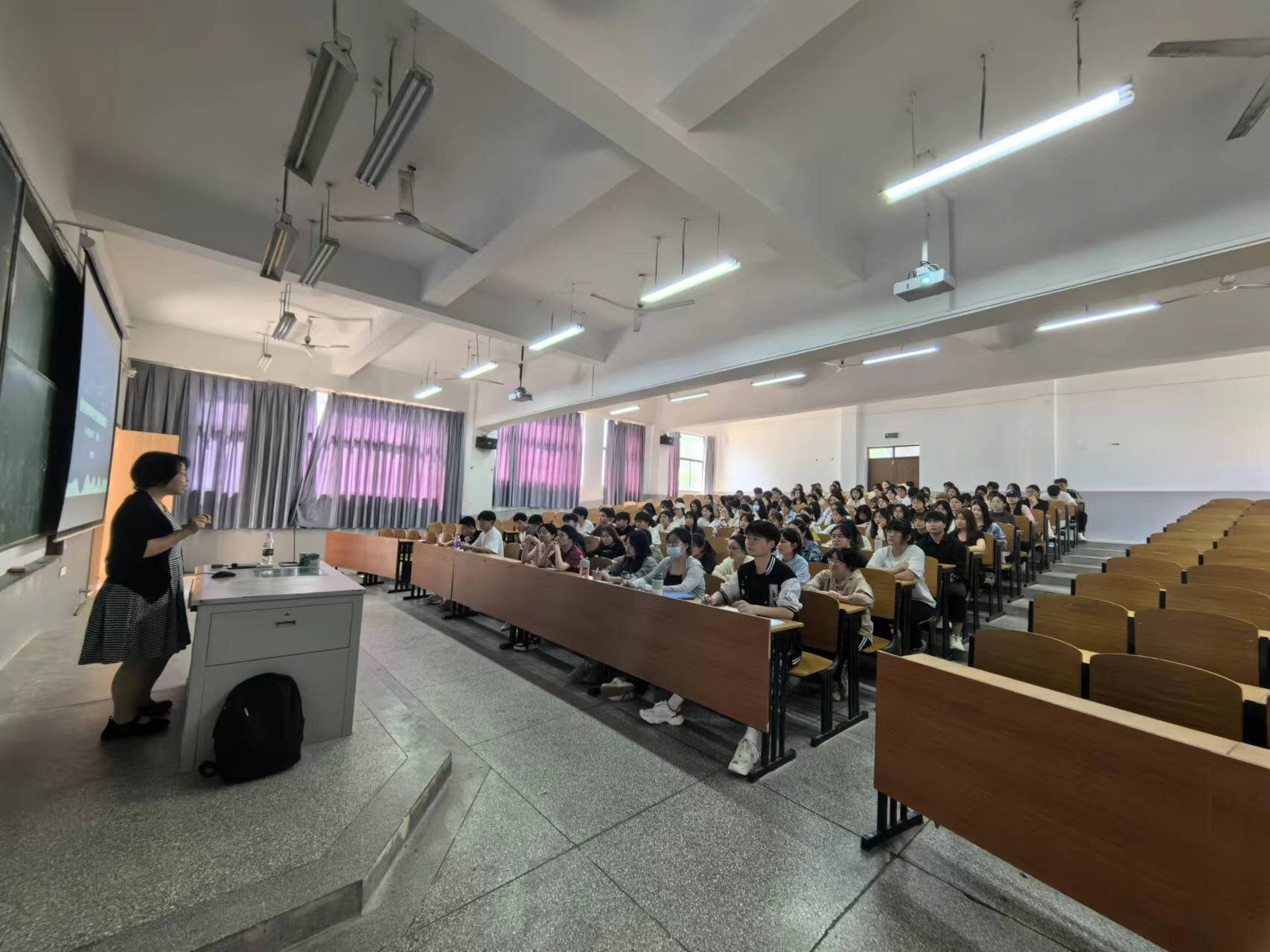 财经院邀请河海大学张颖教授举行学术讲座