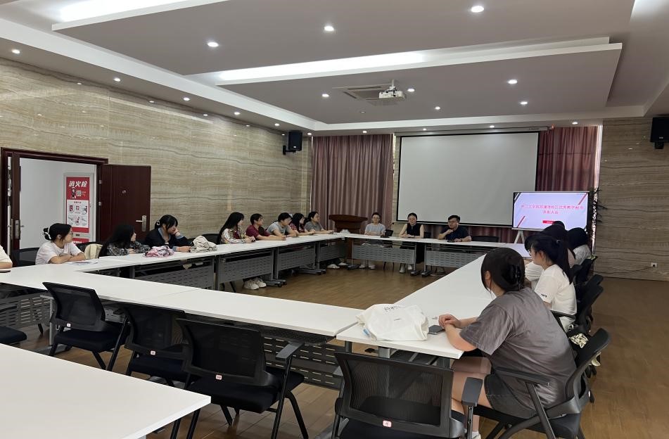 郑蒲港校区顺利召开本学期优秀学生教学秘书表彰大会