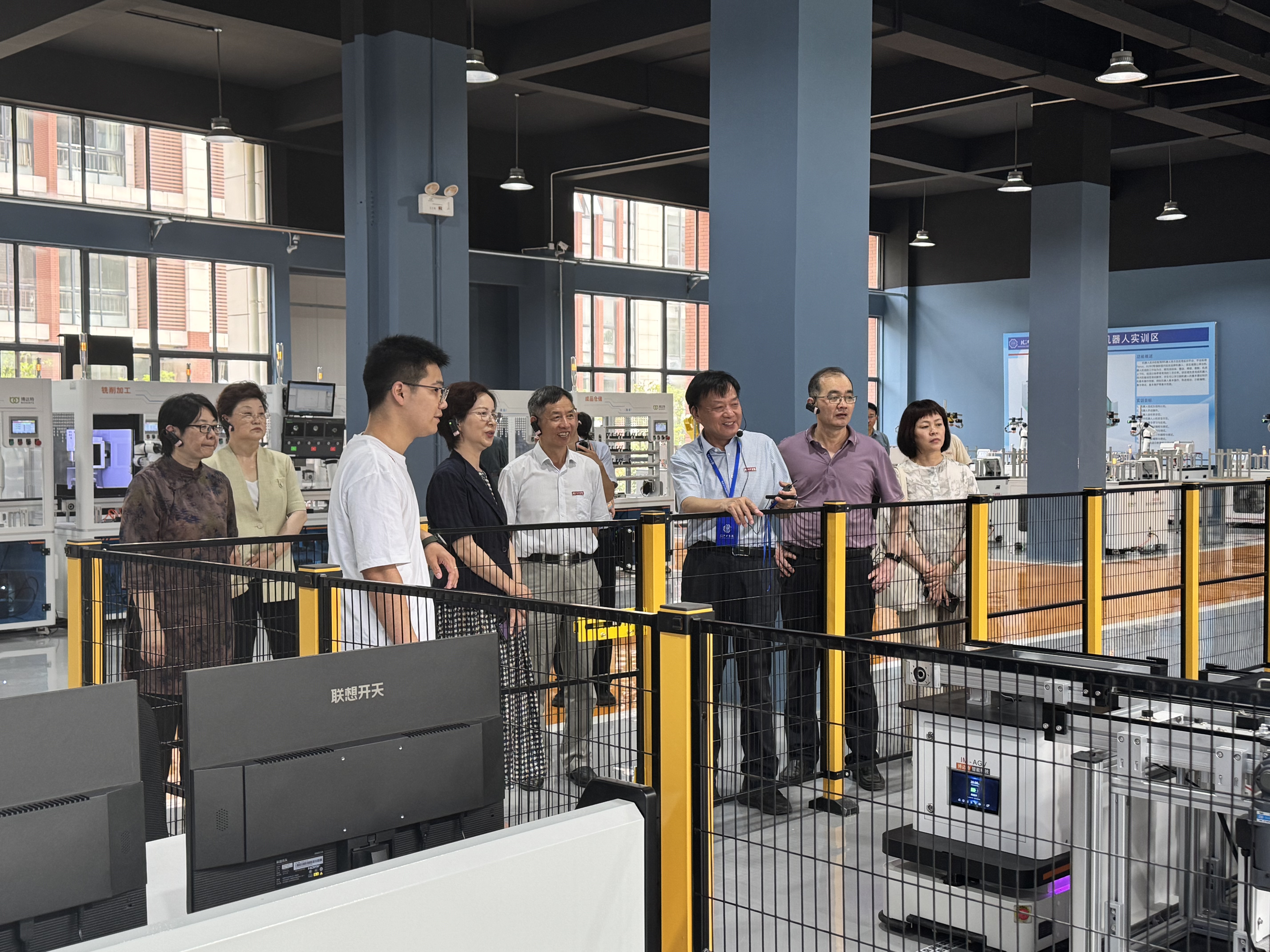 <strong>市人大常委会领导莅临我校开展《中华人民共和国高等教育法》贯彻实施情况调研活动</strong>