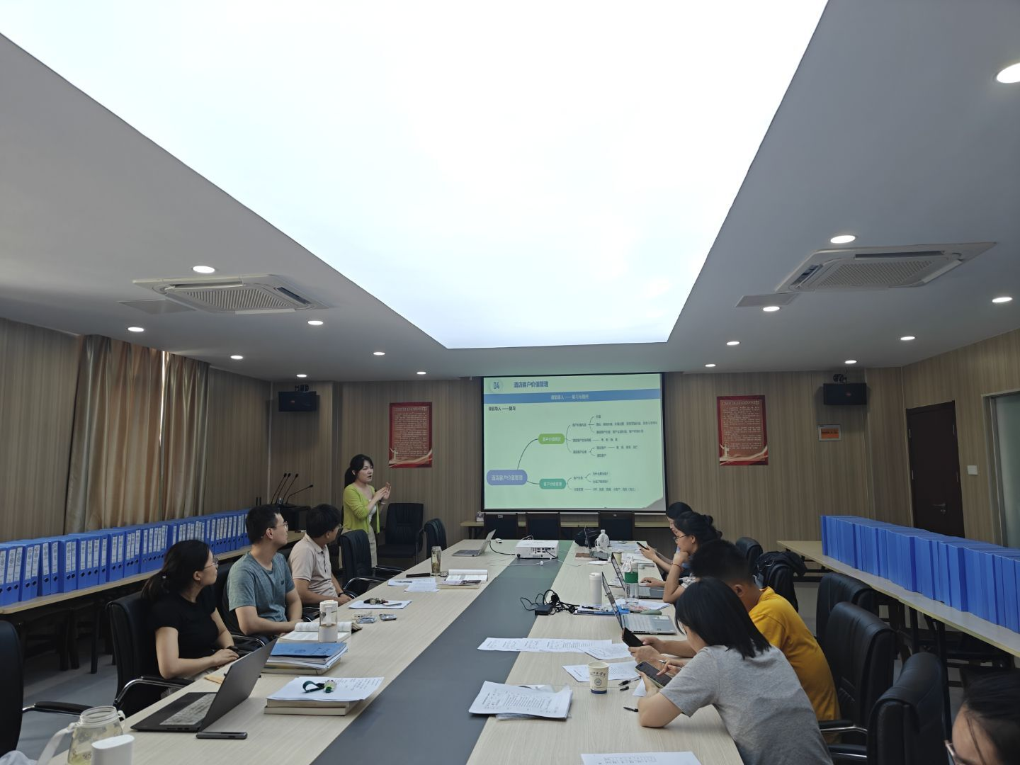 以磨促教迎评估，精研教学提质量——管理学院教研室开展磨课评课活动