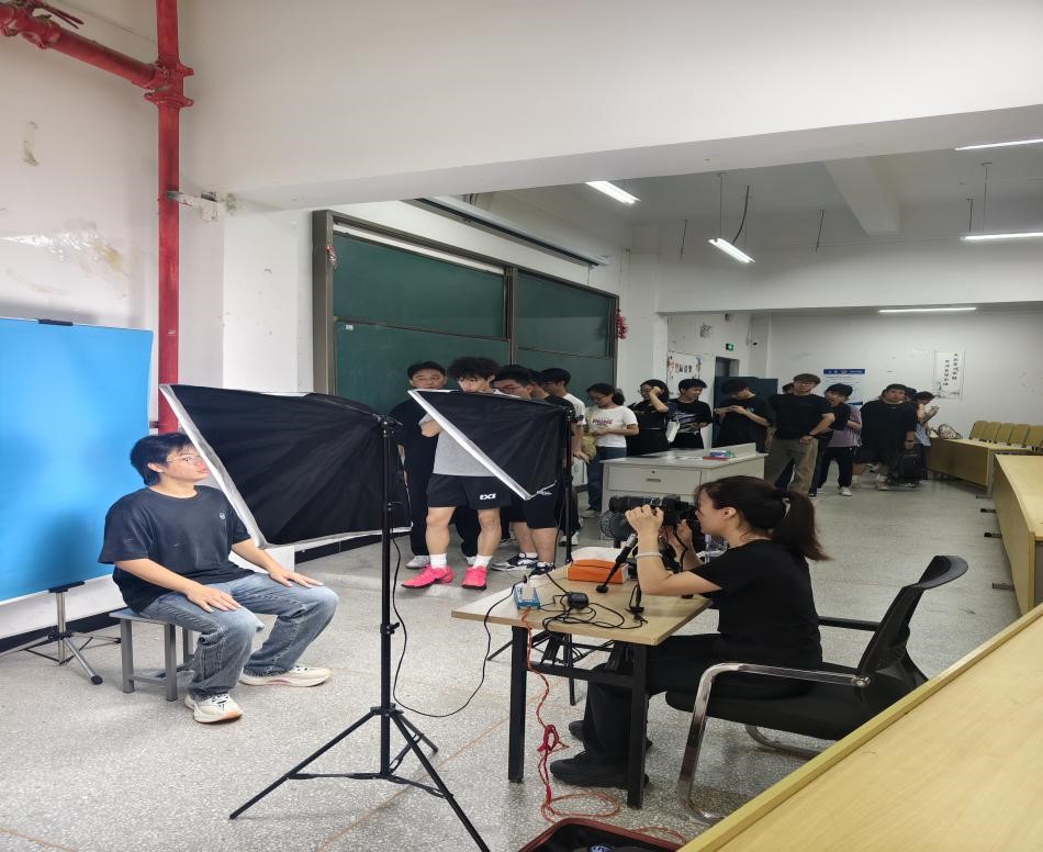 郑蒲港校区教研办顺利完成2025级新生图像采集工作