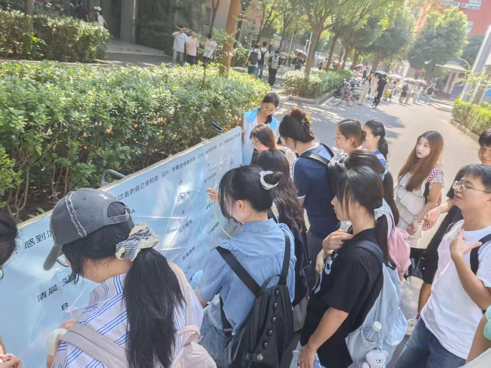 计算机与人工智能学院 成功举办“以心为线，织爱成网”心理疗愈活动