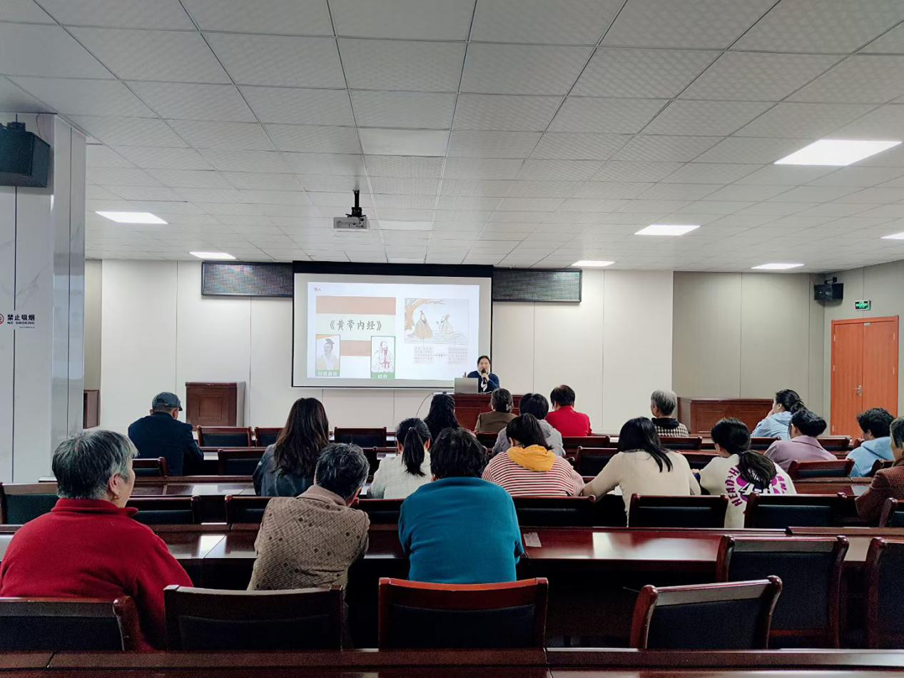 <strong>管理学院健康与服务管理教研室教师李显菊应邀为多个社区开展《黄帝内经》四季养生系列科普讲座</strong>