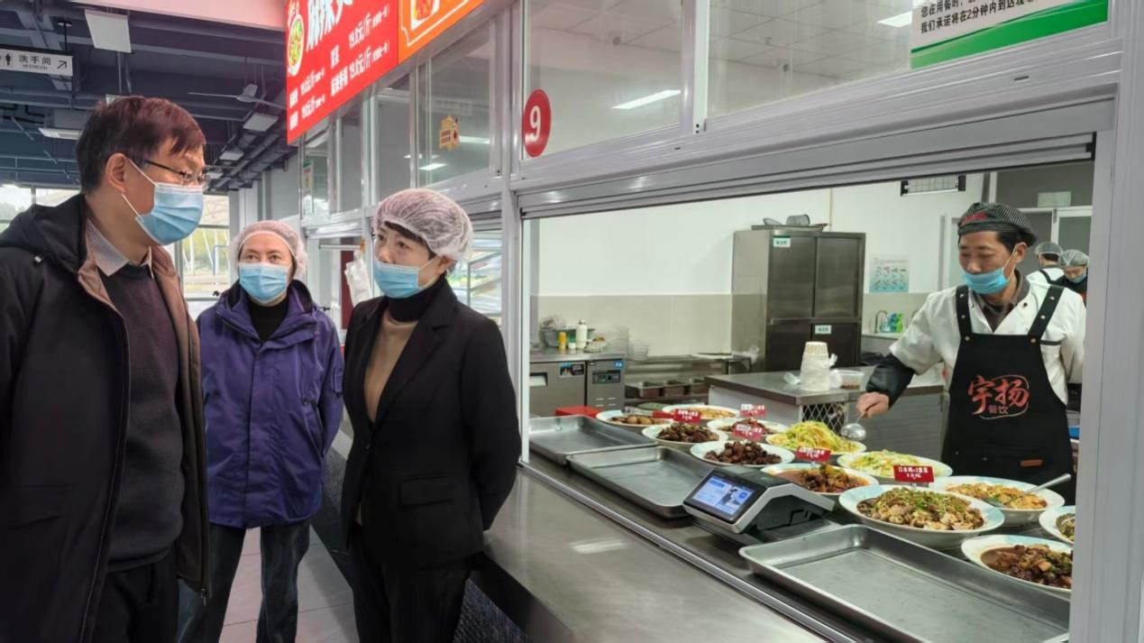 筑牢食堂防线 打造舒适环境——郑蒲港校区开展食堂安全专项巡查工作